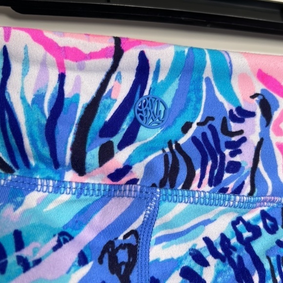 Lilly Pulitzer Luxletic Weekender Crop Fara Leggings Bennet Blue Hypes Stripe XS - Picture 11 of 15